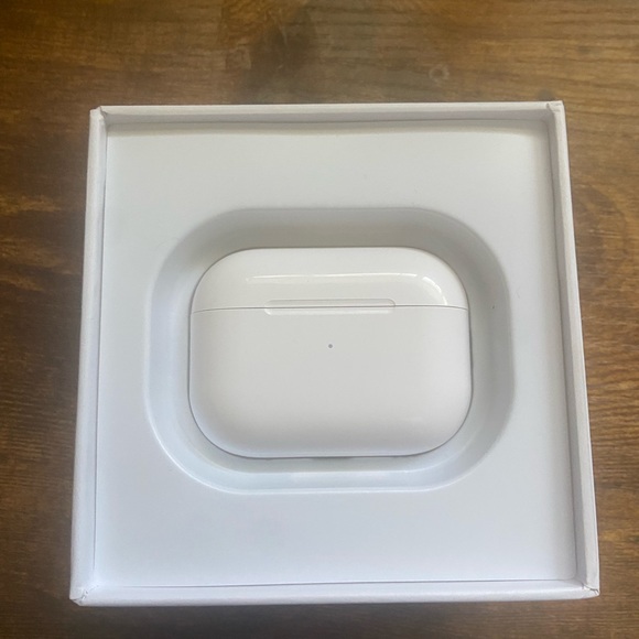 Apple AirPods Pro in White